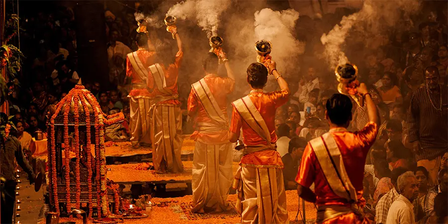 Varanasi Local Sightseeing – Ghats, Temples & Aarti