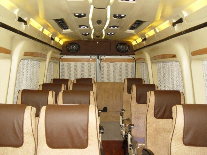 Luxury 17 seater tempo traveller in Varanasi