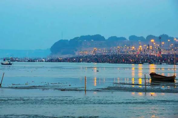 Varanasi – Prayagraj Roundtrip Upto 26 Persons